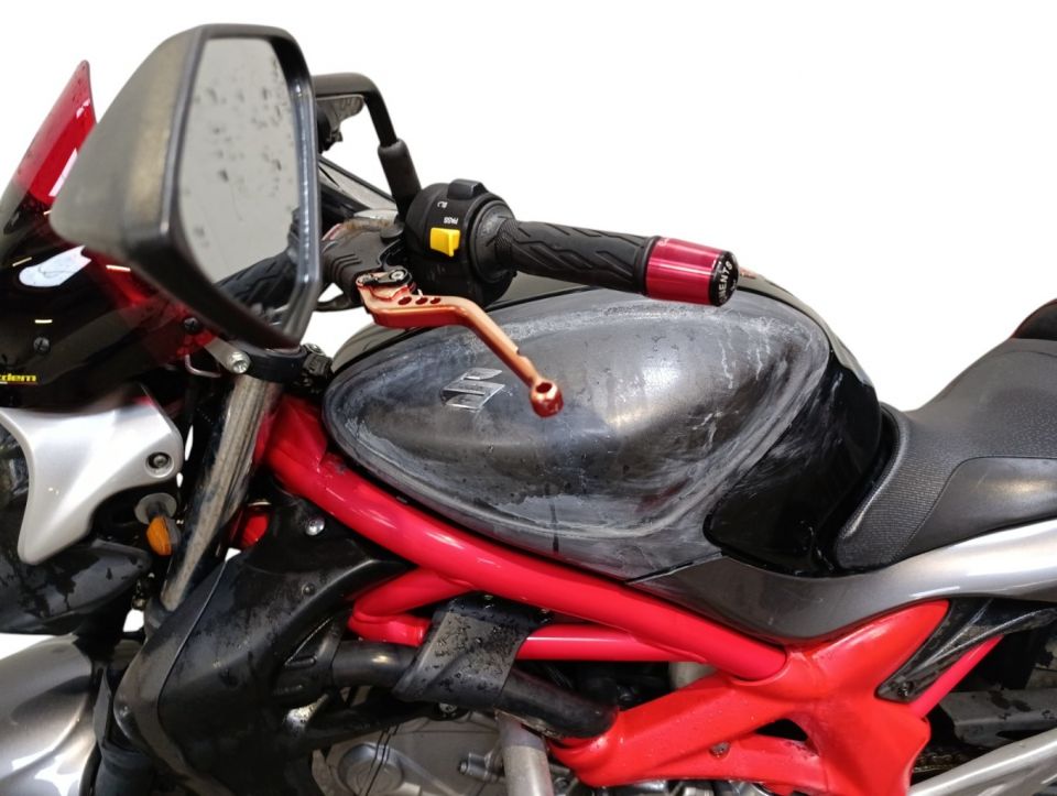 SUZUKI GLADIUS 650 4