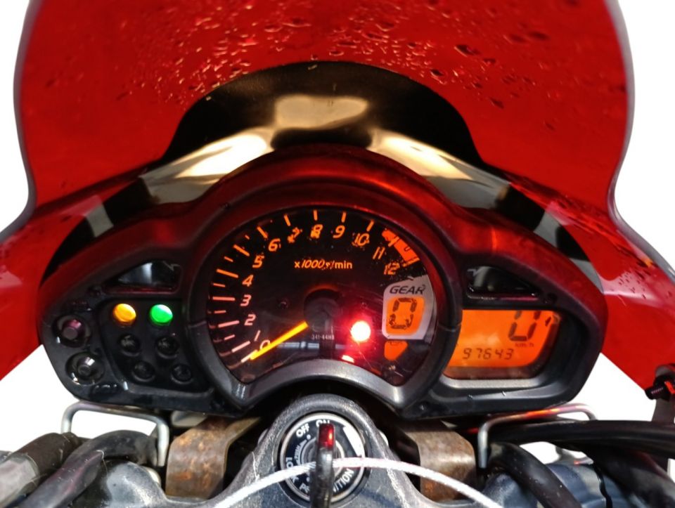 SUZUKI GLADIUS 650 4