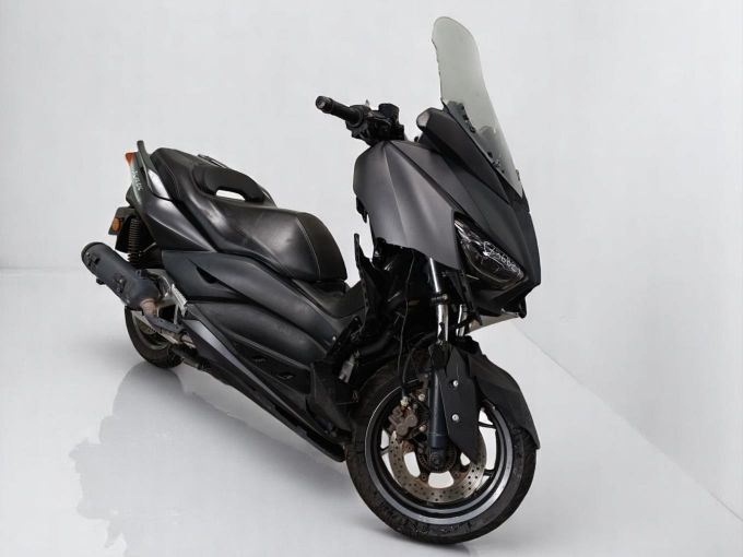 YAMAHA X-MAX 125 4