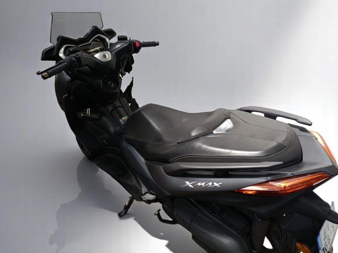 YAMAHA X-MAX 125 4