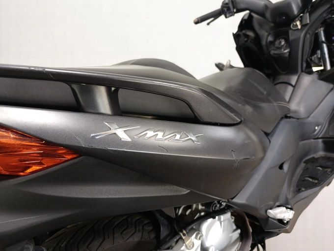 YAMAHA X-MAX 125 4