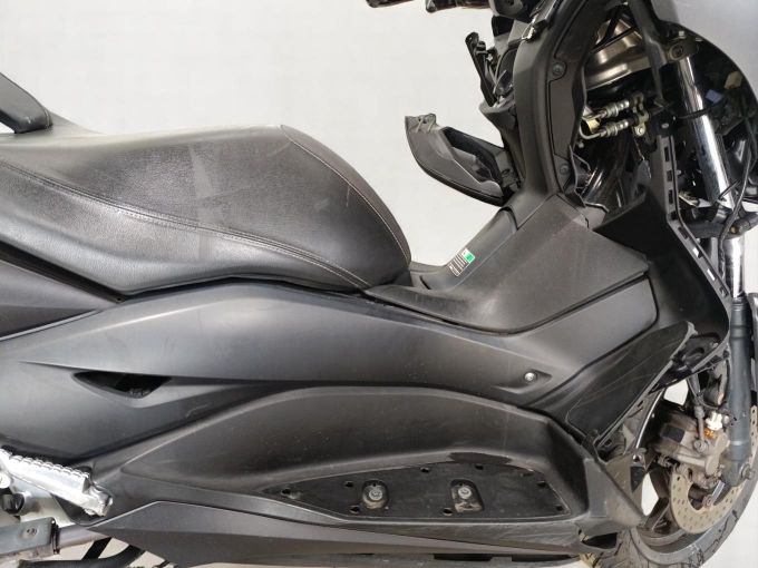 YAMAHA X-MAX 125 4