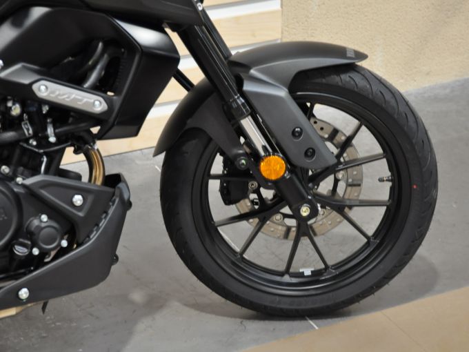 YAMAHA MT-125 4