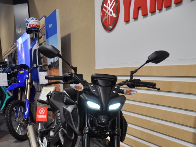 YAMAHA MT-125 4