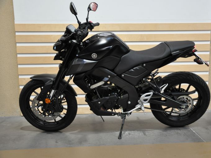 YAMAHA MT-125 4
