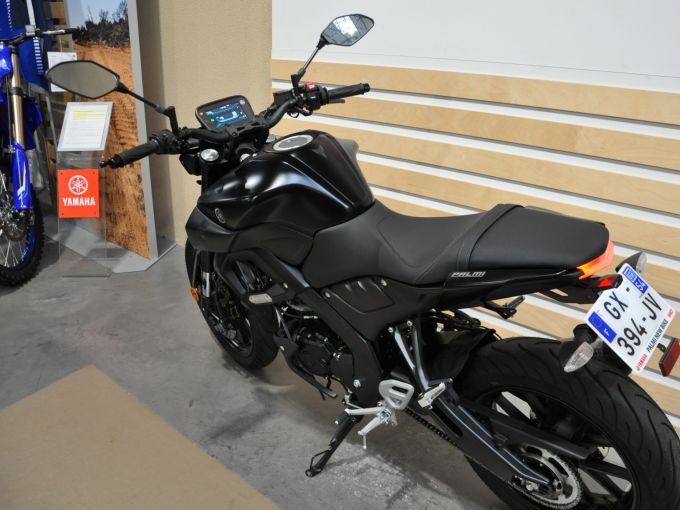 YAMAHA MT-125 4