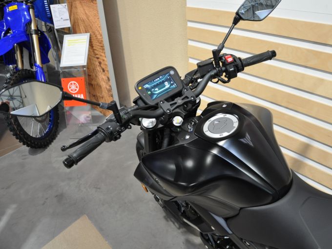 YAMAHA MT-125 4