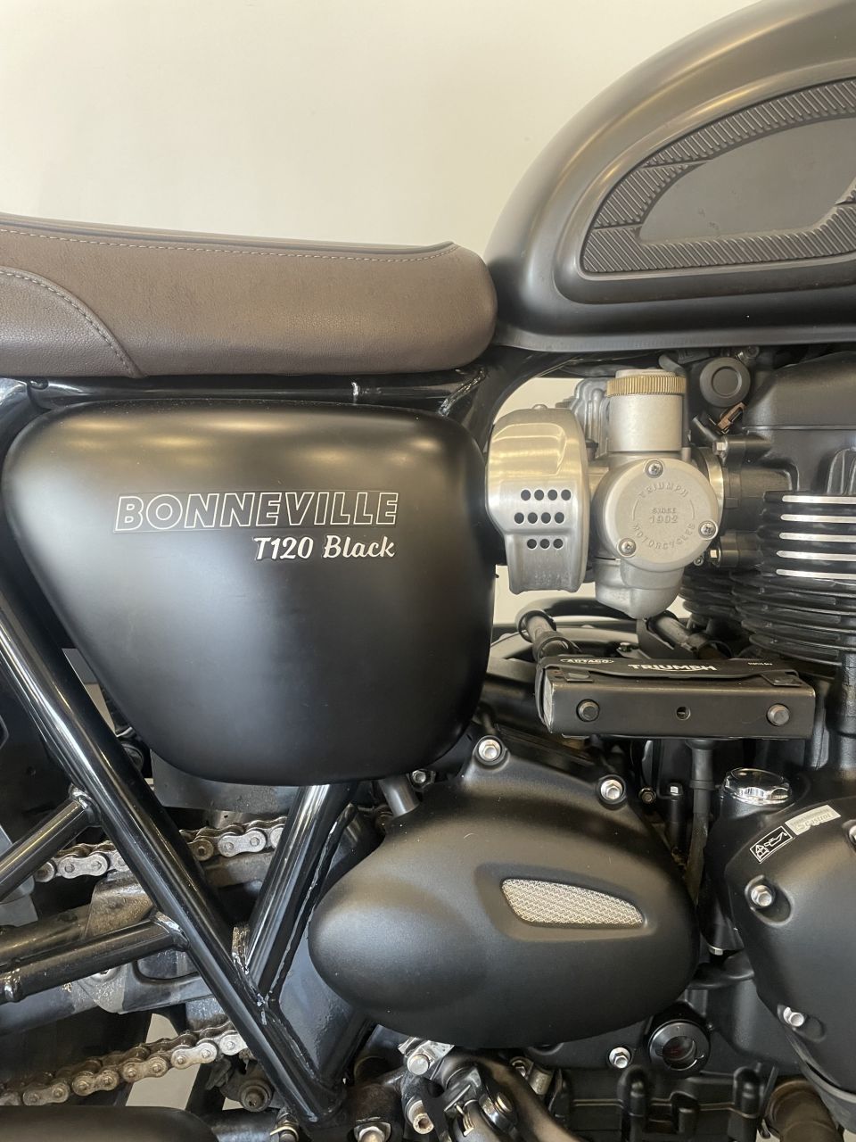 TRIUMPH Bonneville T120 Black 4