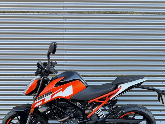 KTM 125 DUKE ABS 4