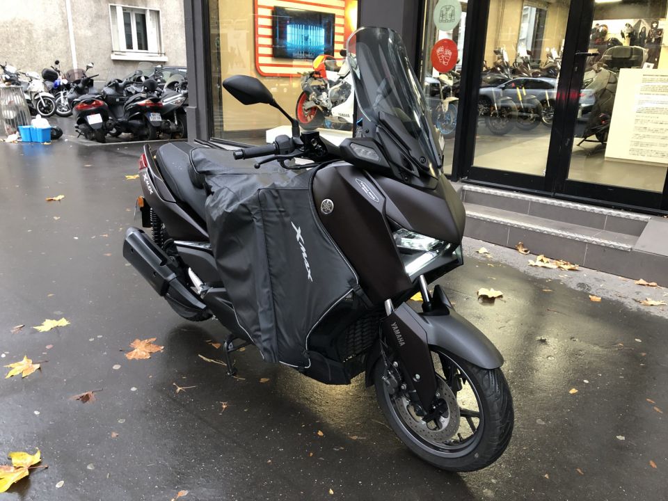 YAMAHA XMAX 300 Tech Max 4
