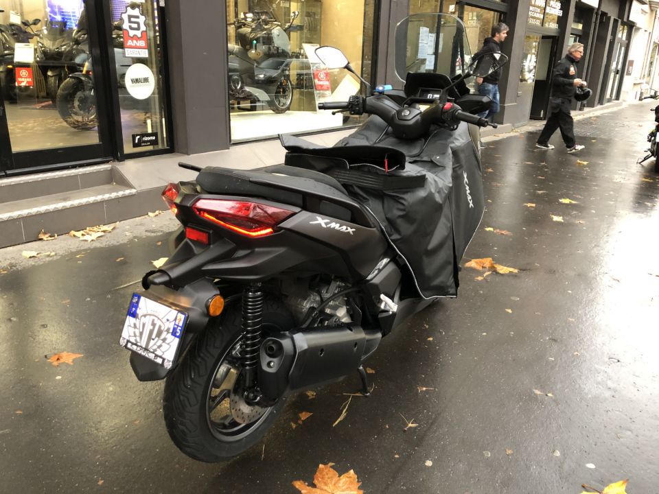 YAMAHA XMAX 300 Tech Max 4