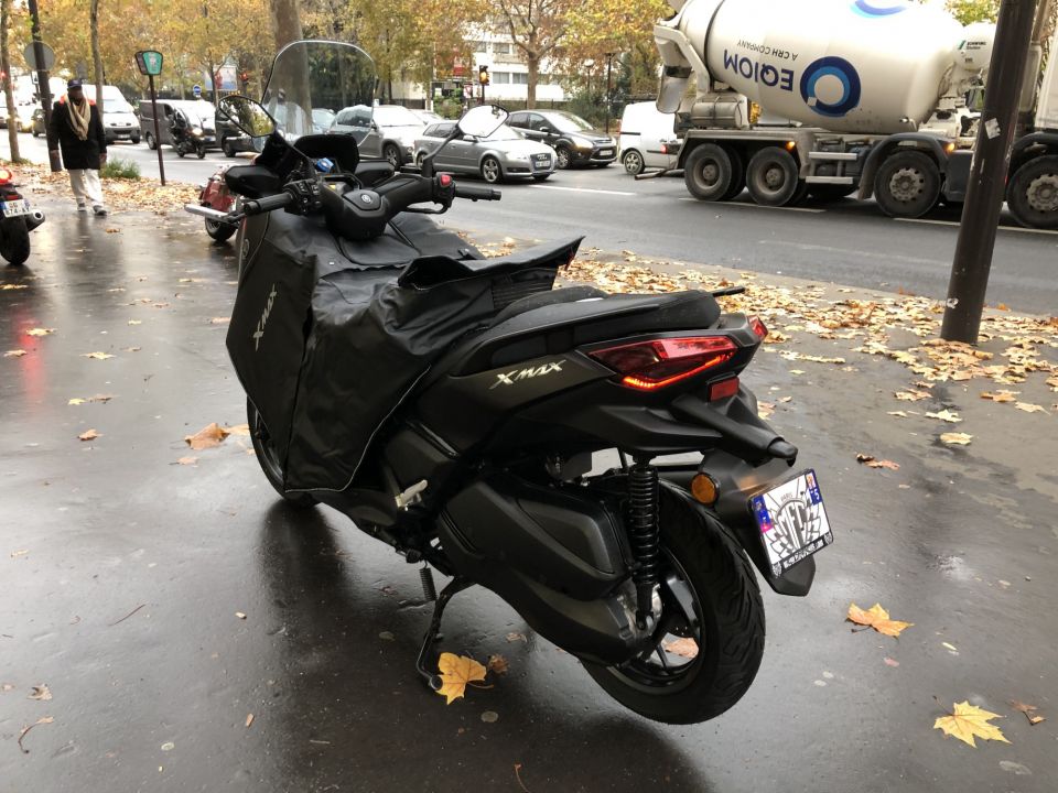 YAMAHA XMAX 300 Tech Max 4
