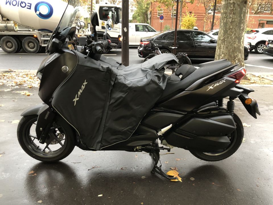 YAMAHA XMAX 300 Tech Max 4