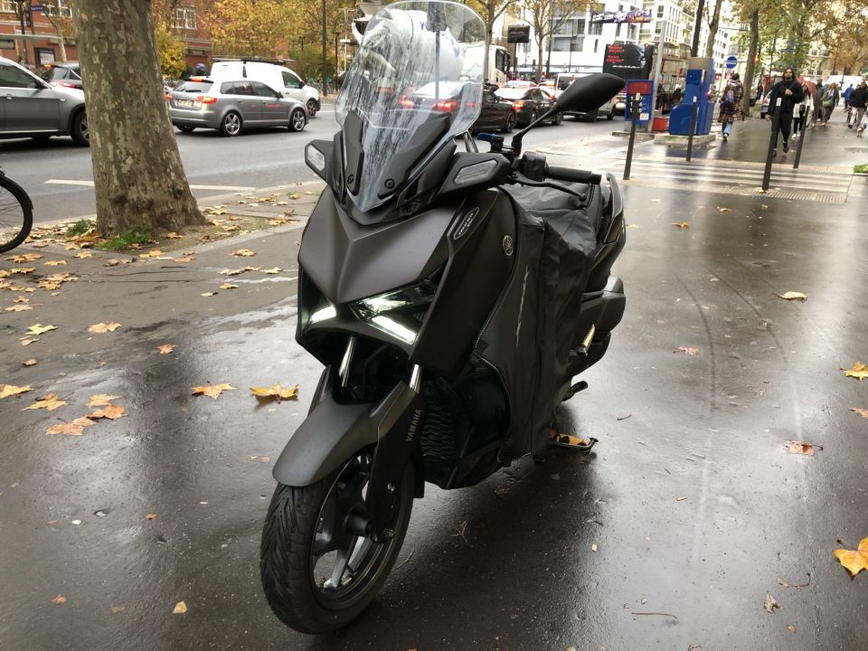 YAMAHA XMAX 300 Tech Max 4