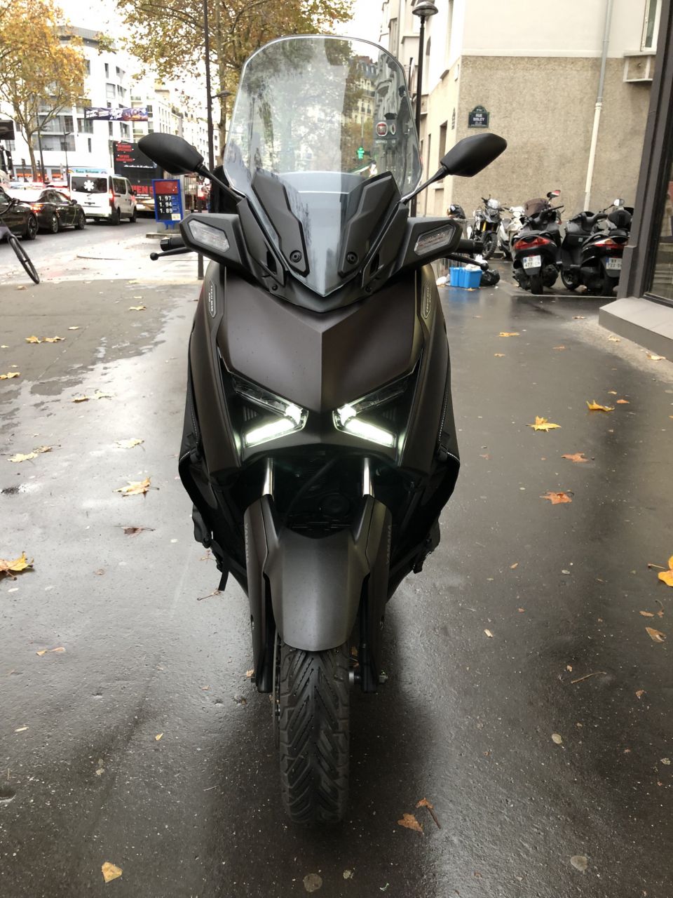 YAMAHA XMAX 300 Tech Max 4