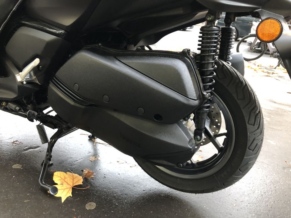 YAMAHA XMAX 300 Tech Max 4
