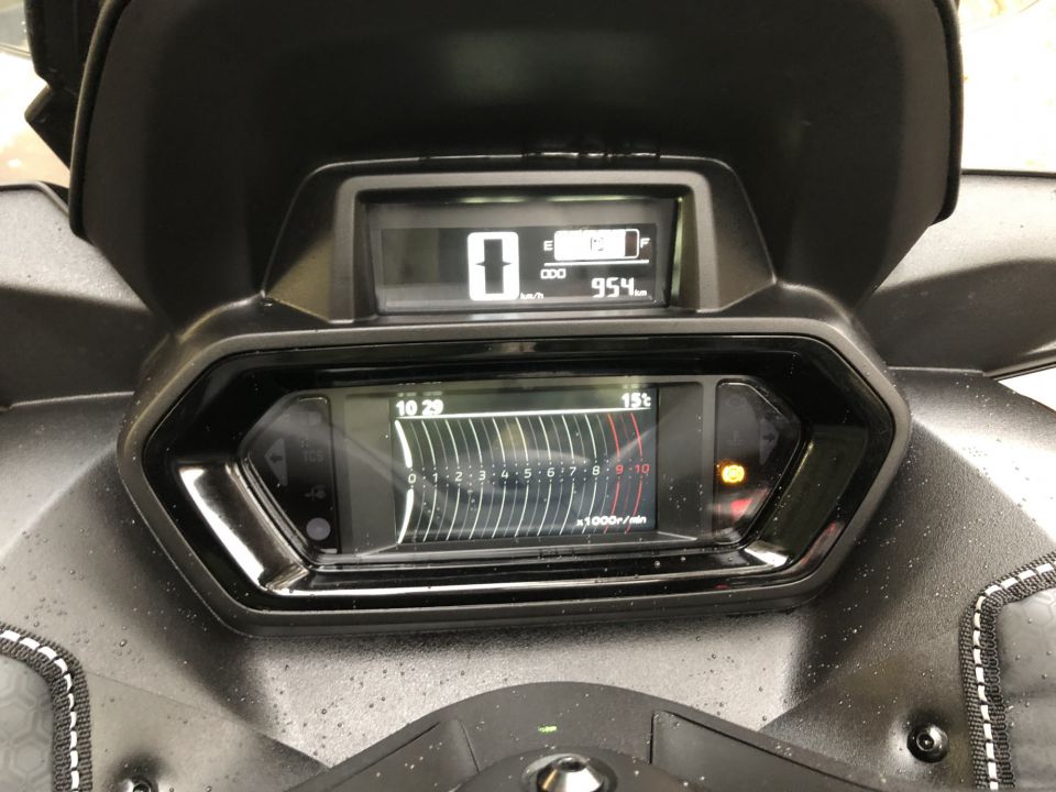 YAMAHA XMAX 300 Tech Max 4
