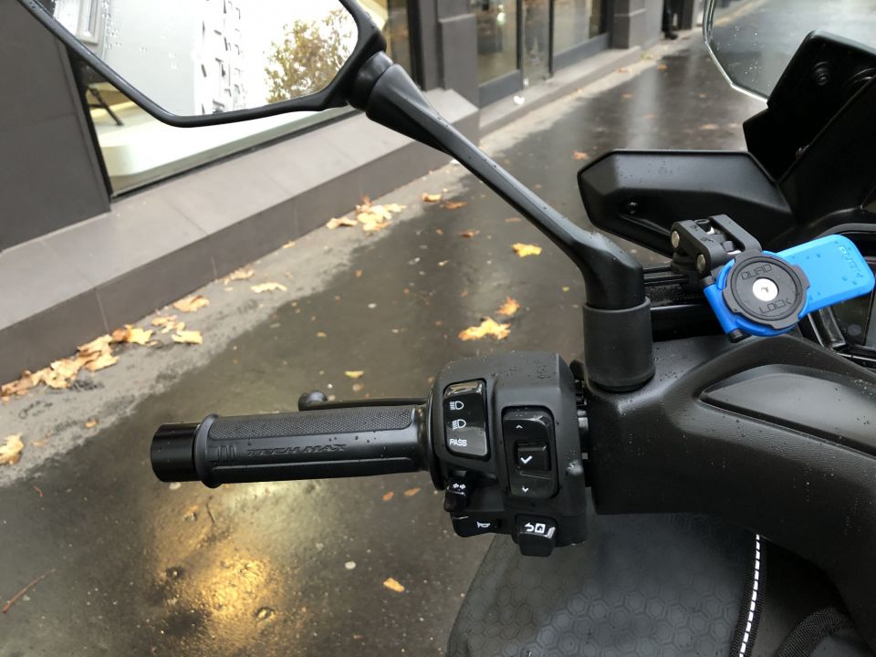 YAMAHA XMAX 300 Tech Max 4