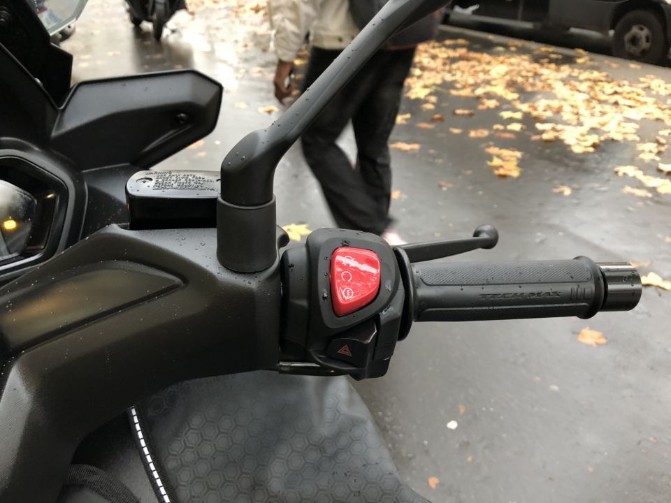 YAMAHA XMAX 300 Tech Max 4