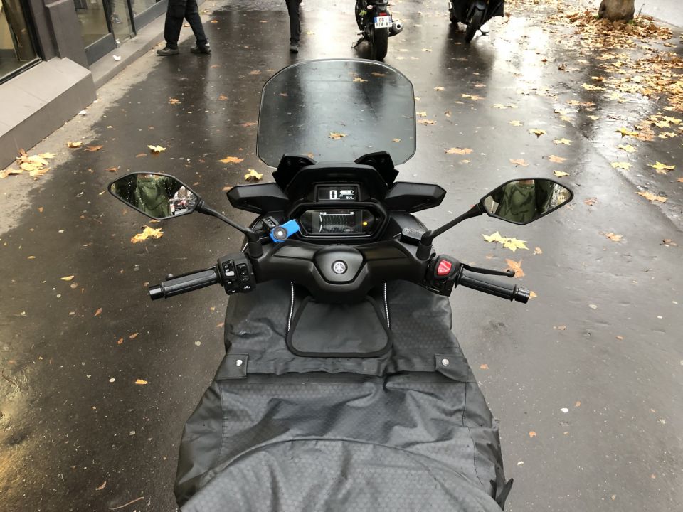 YAMAHA XMAX 300 Tech Max 4