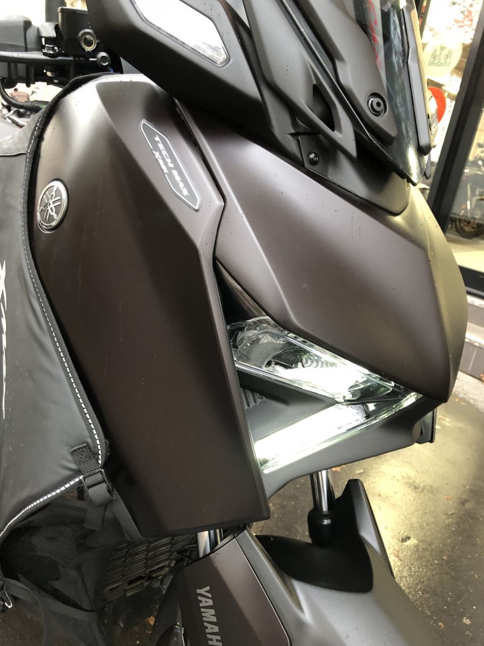 YAMAHA XMAX 300 Tech Max 4