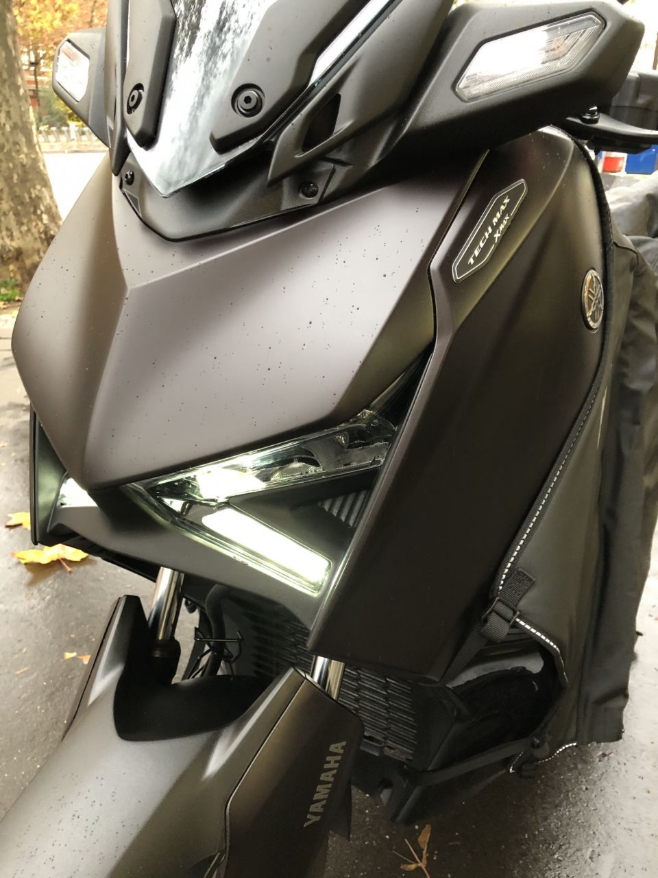 YAMAHA XMAX 300 Tech Max 4