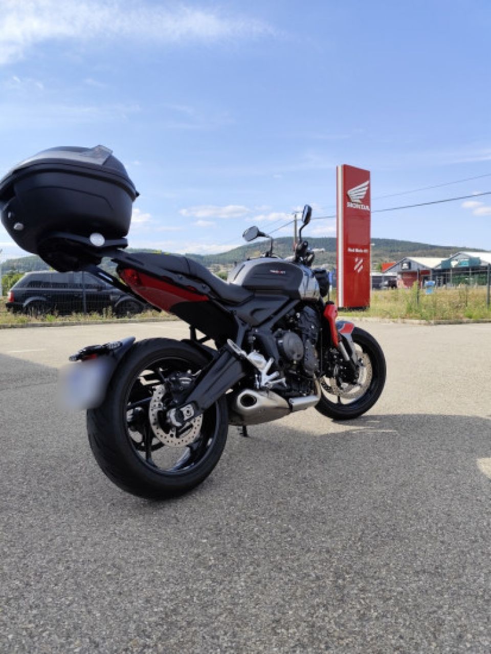 TRIUMPH TRIDENT 660 4