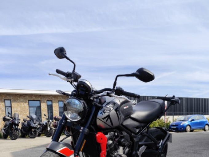 TRIUMPH TRIDENT 660 4