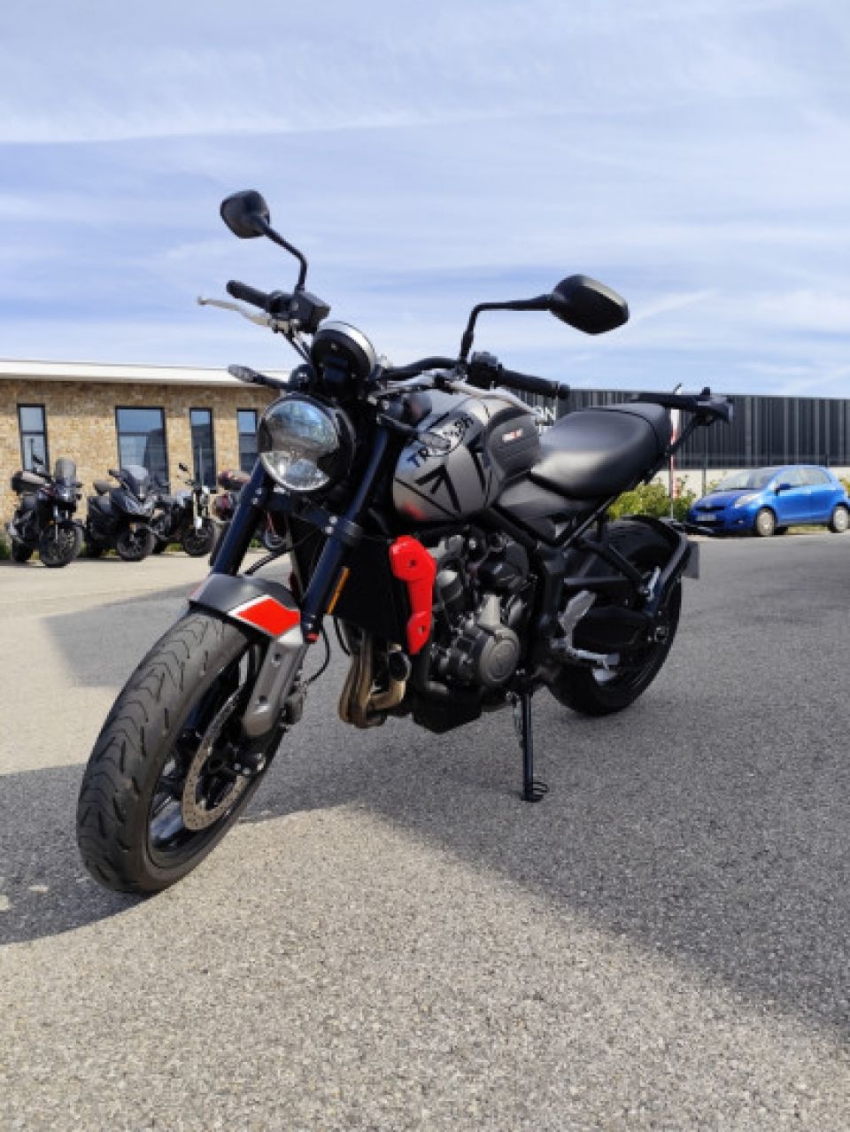 TRIUMPH TRIDENT 660 4