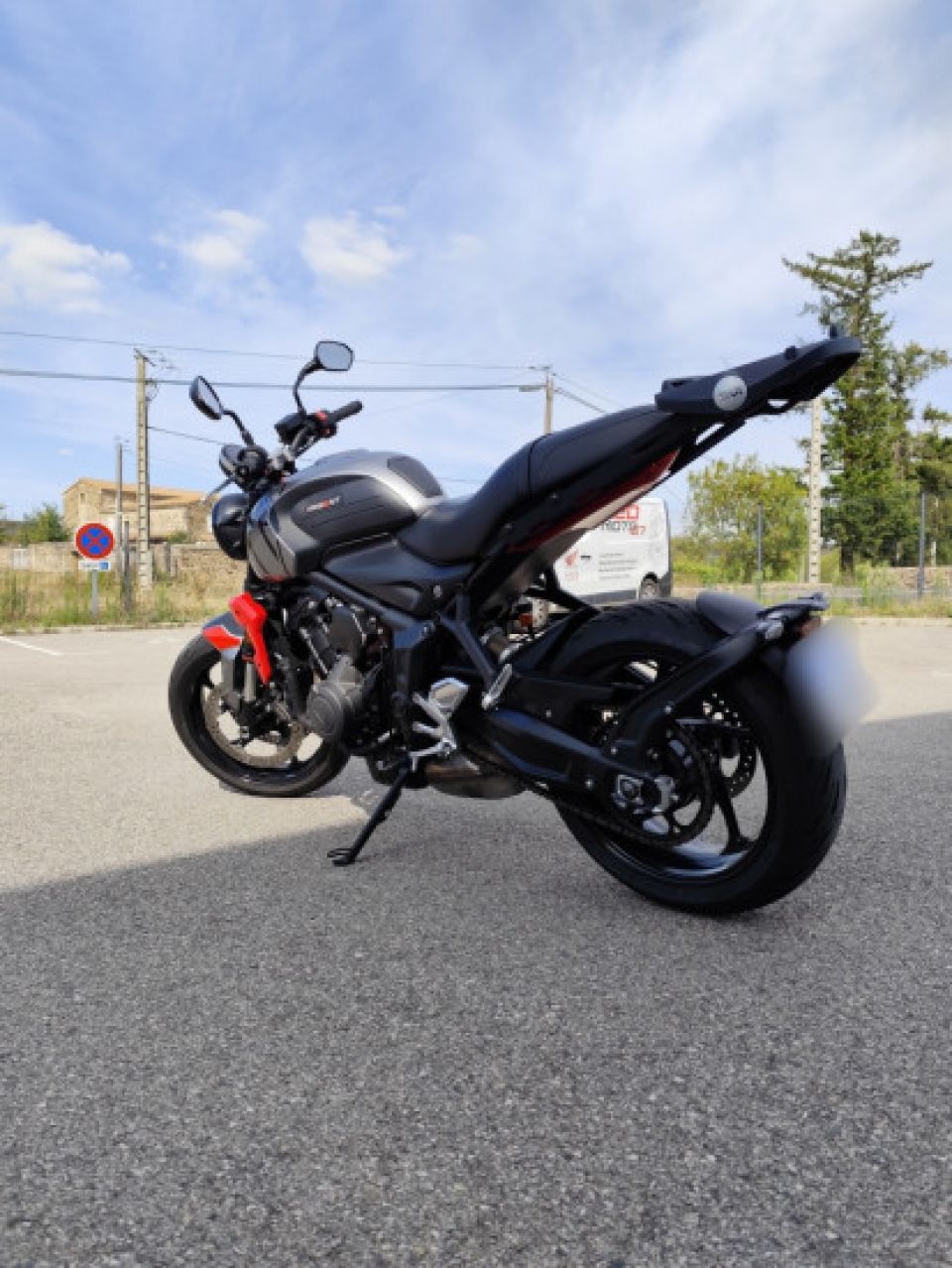 TRIUMPH TRIDENT 660 4