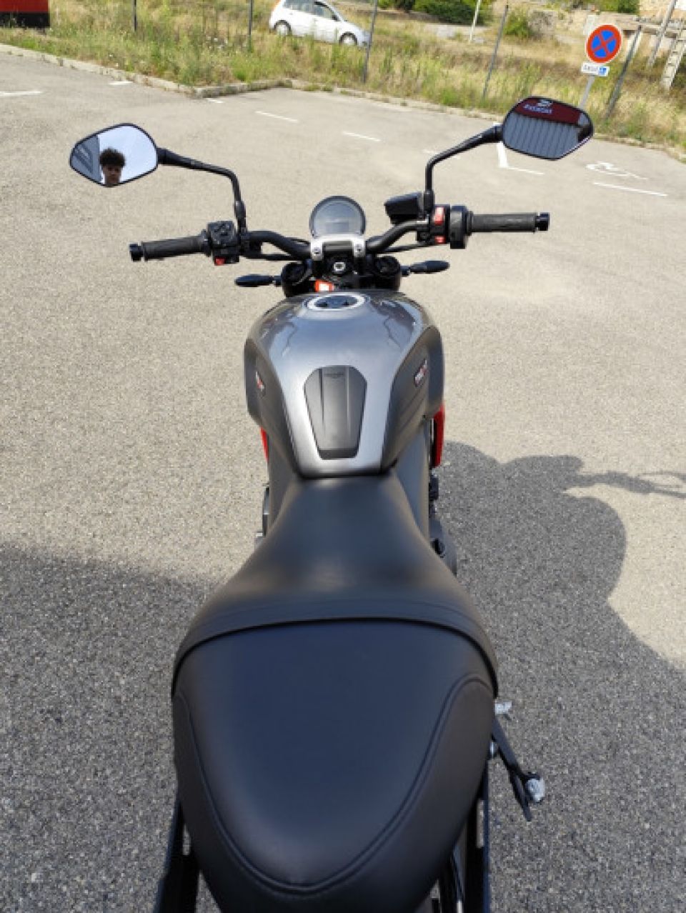 TRIUMPH TRIDENT 660 4