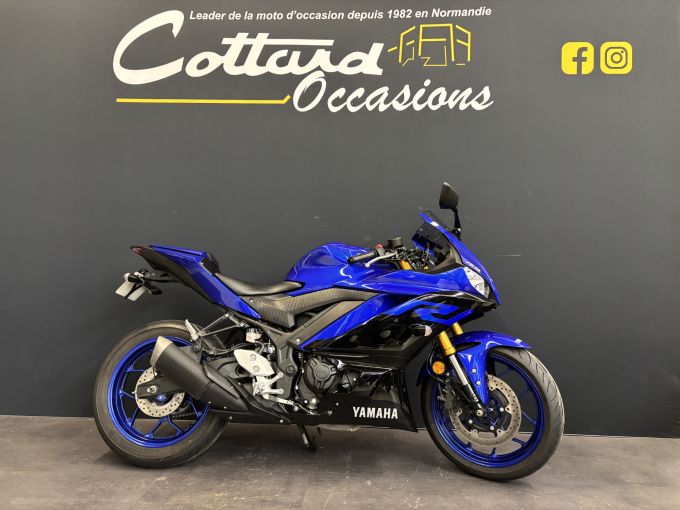 YAMAHA YZF-R3 4