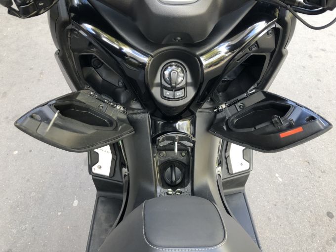 YAMAHA XMAX 125 4
