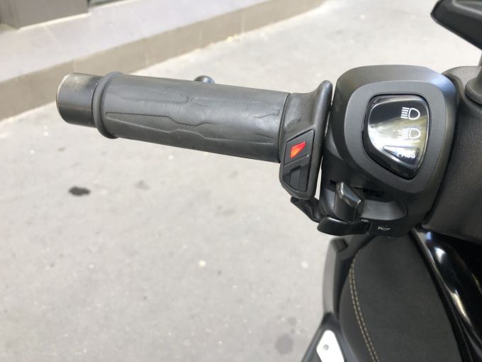 YAMAHA XMAX 125 4