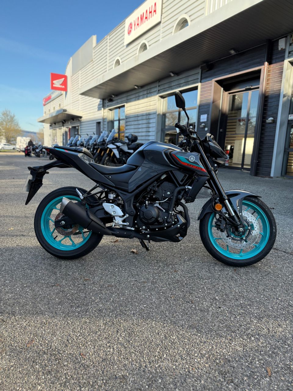 YAMAHA MT-03 4