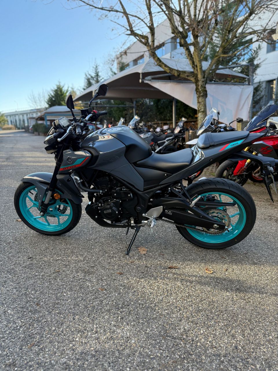 YAMAHA MT-03 4
