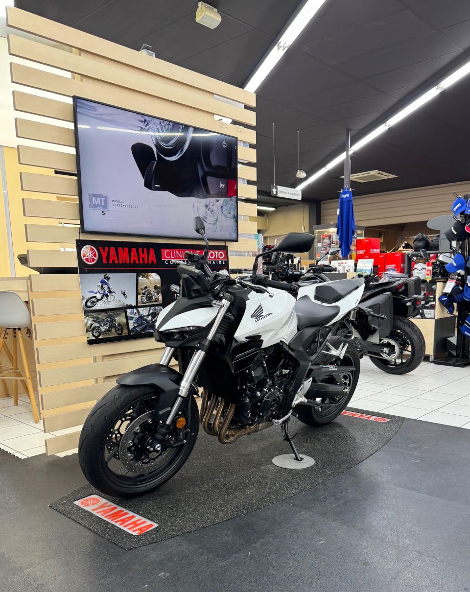 HONDA CB 1000 Hornet 4