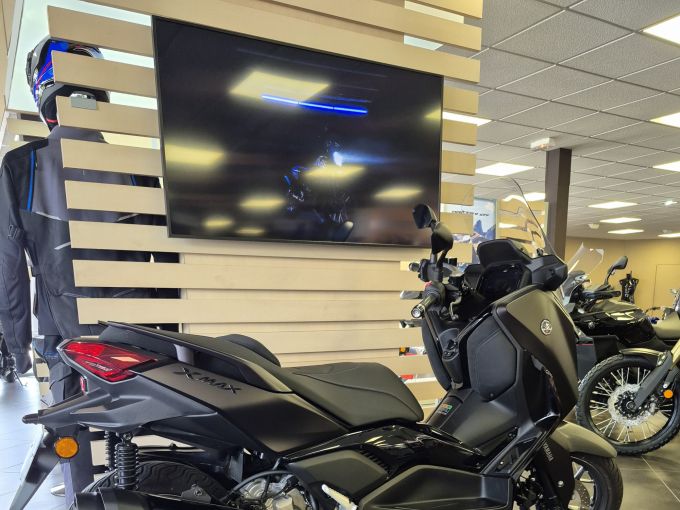 YAMAHA XMAX 300 Tech Max 4