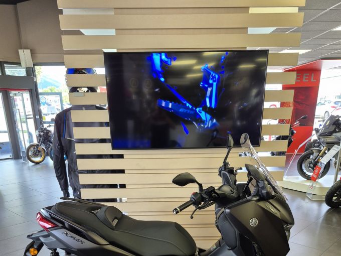 YAMAHA XMAX 300 Tech Max 4
