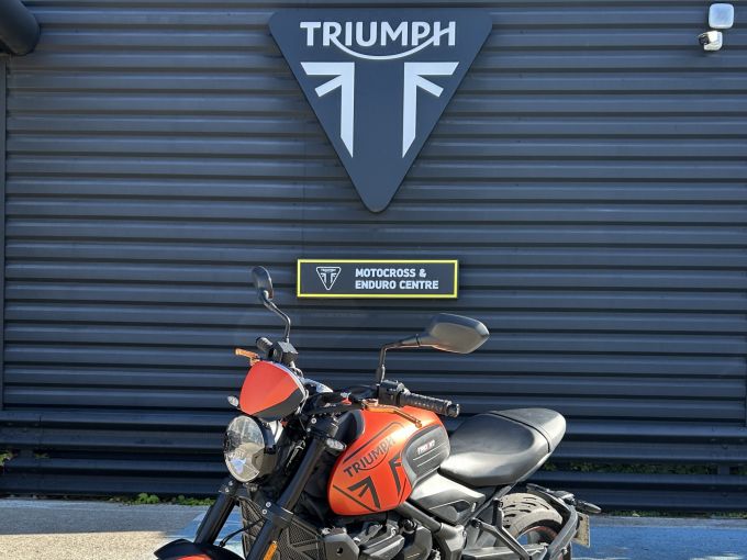 TRIUMPH TRIDENT 660 4
