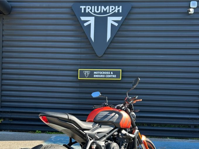 TRIUMPH TRIDENT 660 4
