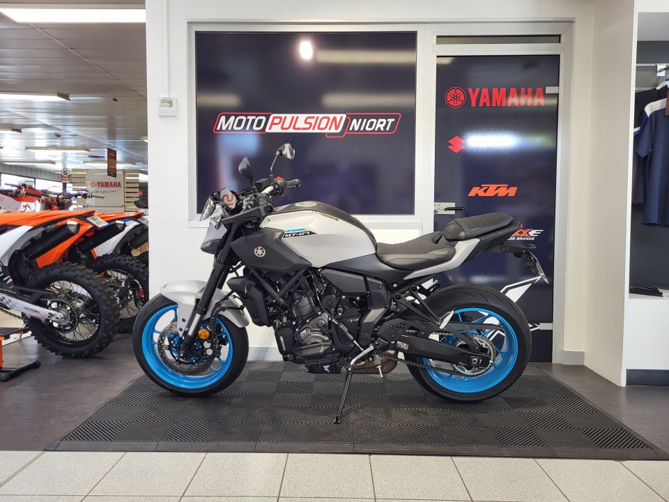 YAMAHA MT-07 (47.5CV) 4