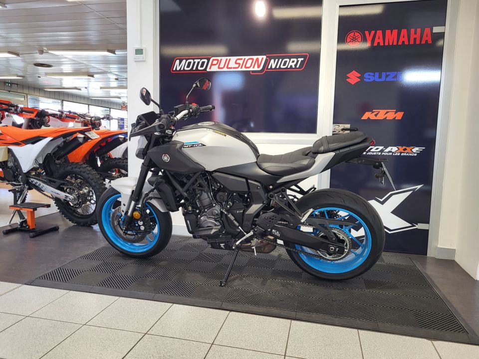 YAMAHA MT-07 (47.5CV) 4