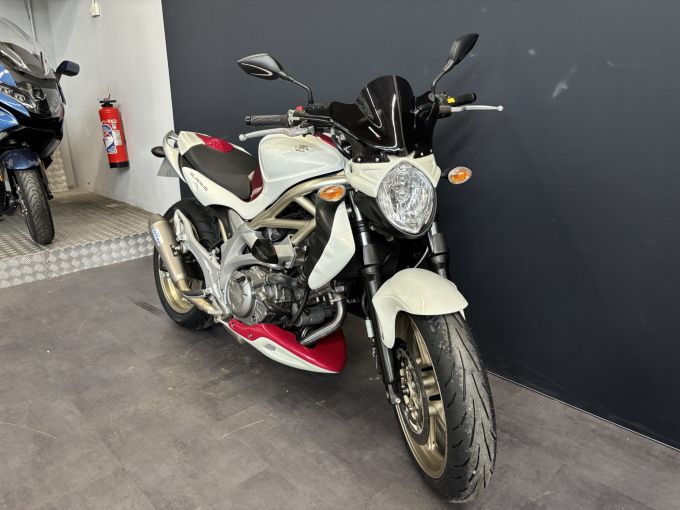 SUZUKI GLADIUS 650 4