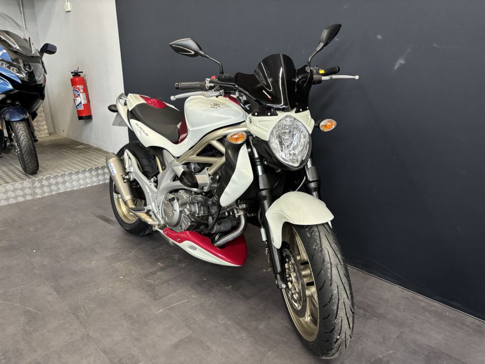SUZUKI GLADIUS 650 4