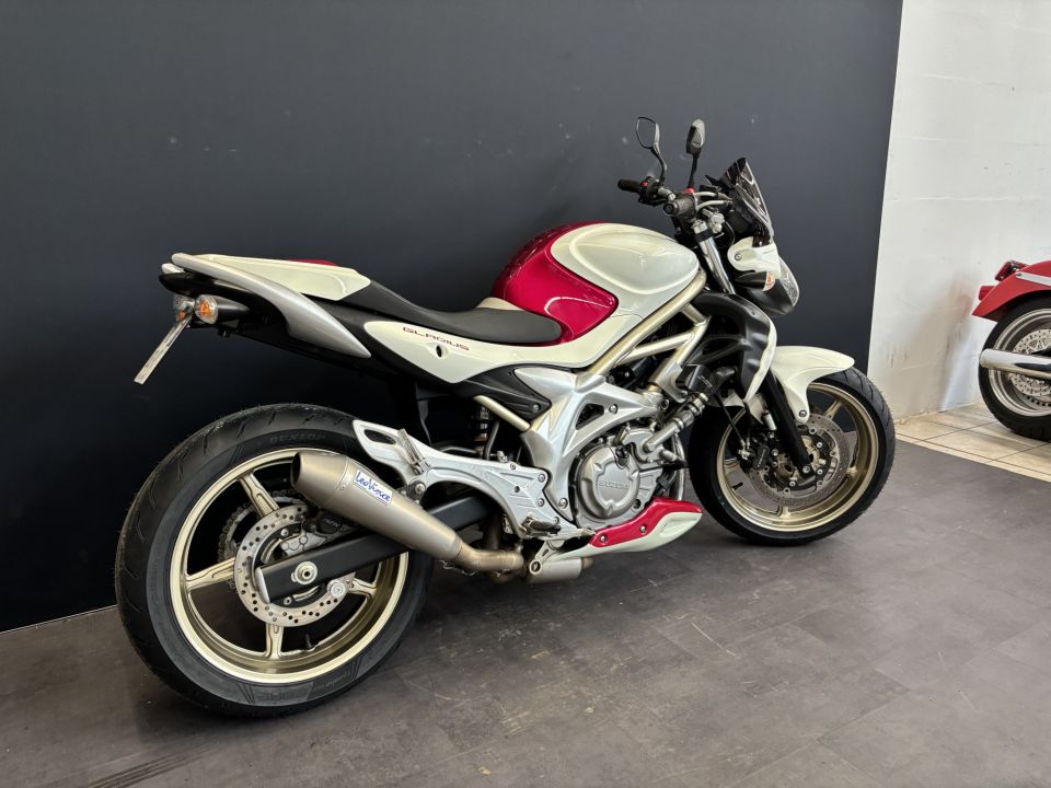 SUZUKI GLADIUS 650 4