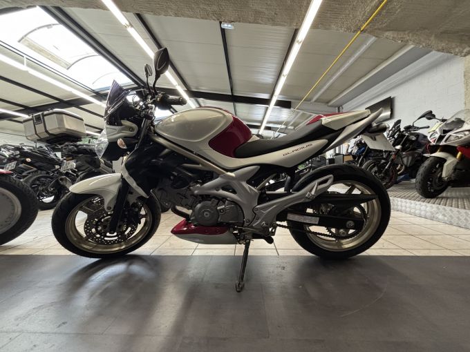SUZUKI GLADIUS 650 4