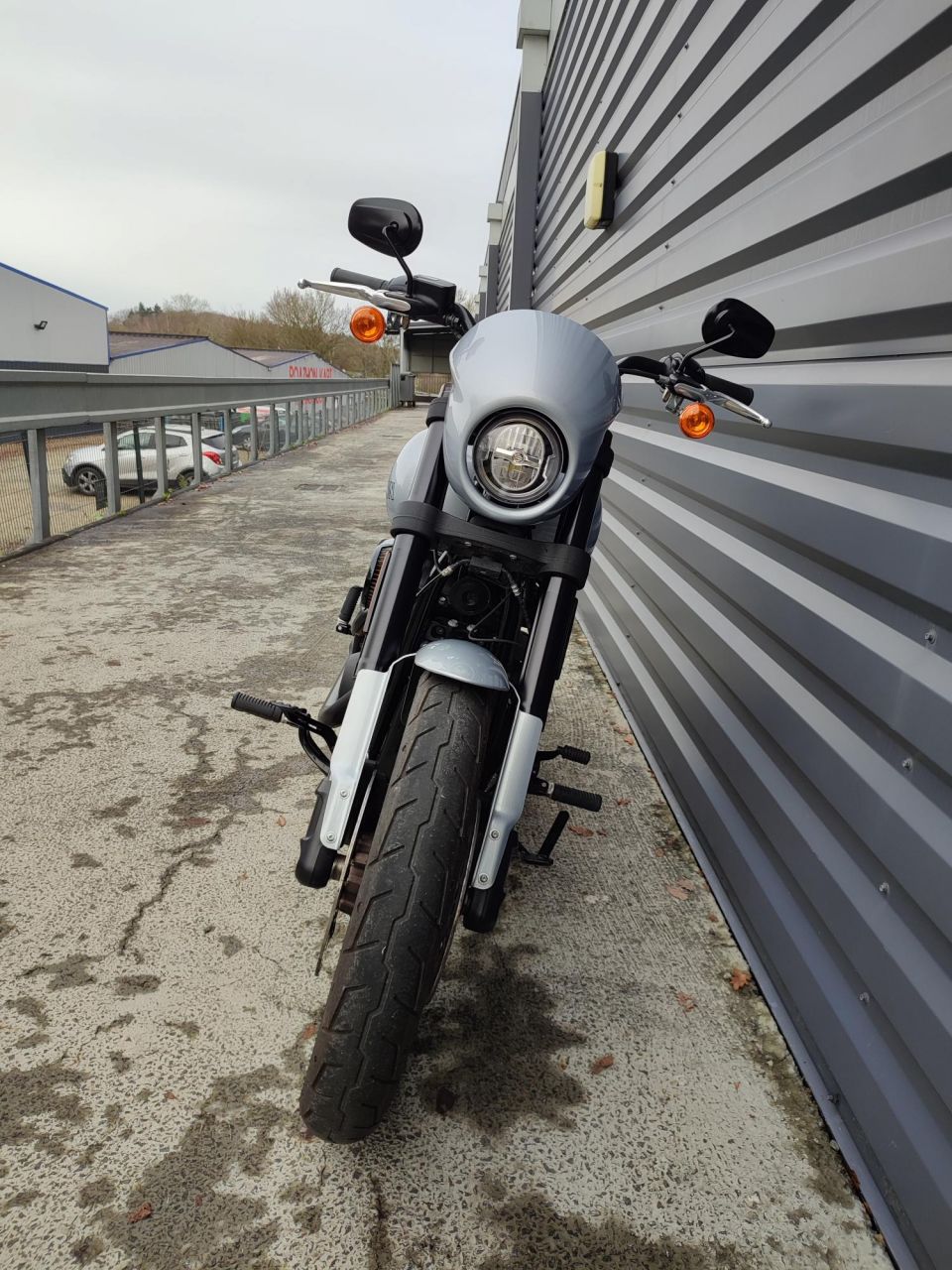 HARLEY-DAVIDSON SOFTAIL LOW RIDER 1868 S 4