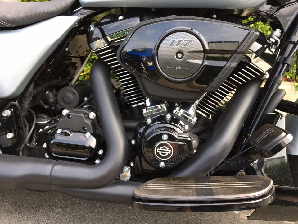 HARLEY-DAVIDSON TOURING STREET GLIDE 1923 4