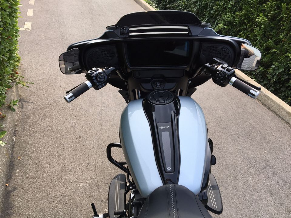 HARLEY-DAVIDSON TOURING STREET GLIDE 1923 4